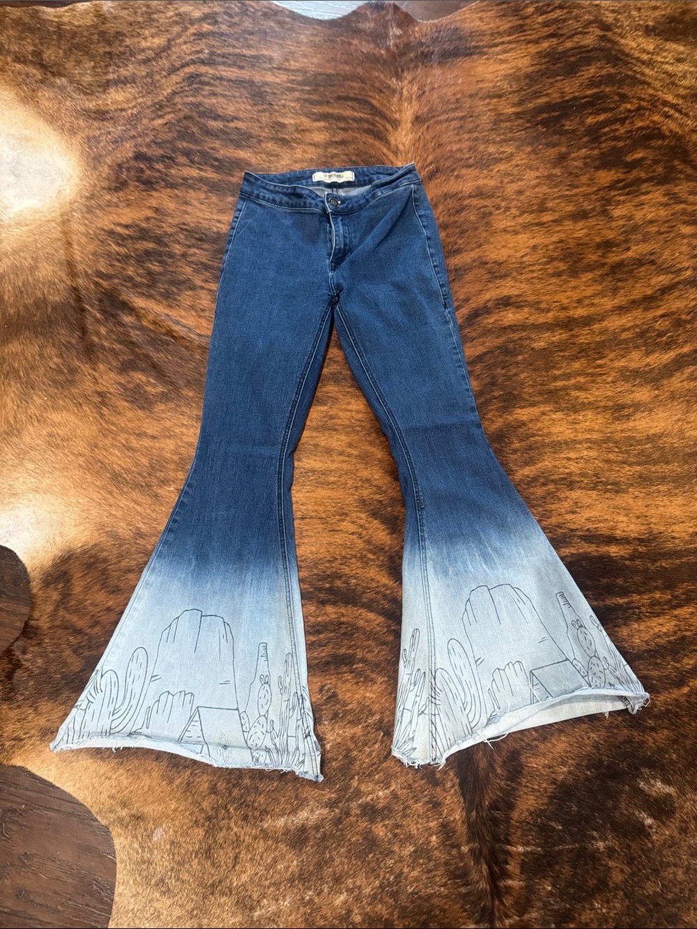 Rock&RollDenim Ombre Flare Jeans with Desert Sketch Detail - Blue